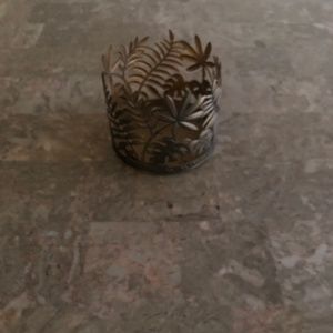Candle holder